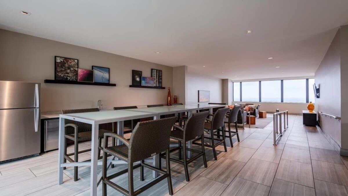 Bold 2BR 2BA w SKY POOL CozySuites Dallas Zewnętrze zdjęcie