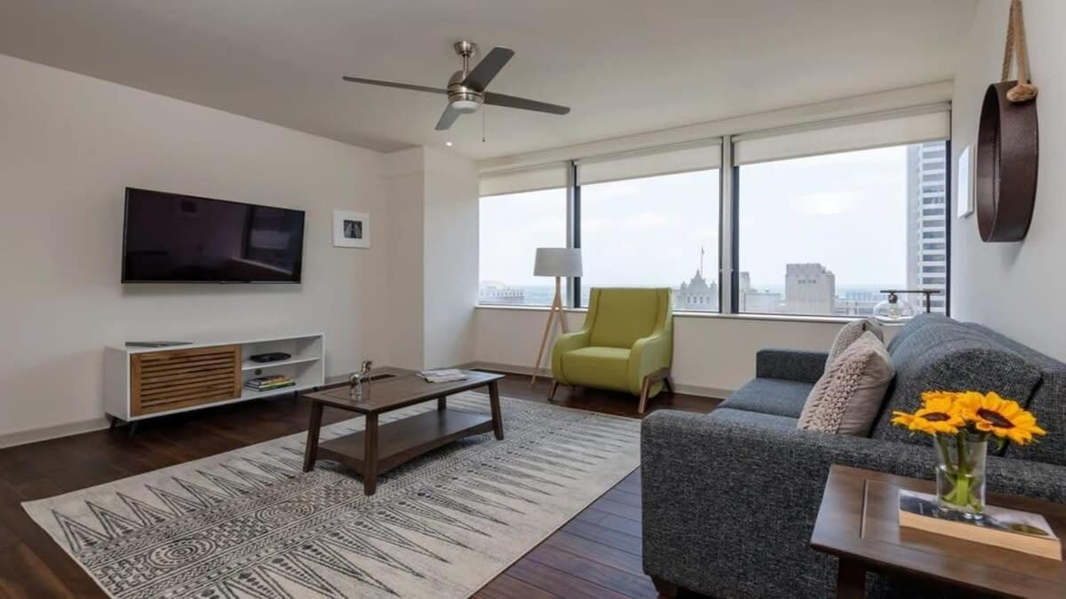 Bold 2BR 2BA w SKY POOL CozySuites Dallas Zewnętrze zdjęcie
